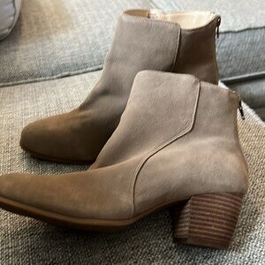 Sole Society Riverr Women's Tan Suede Block Heel Ankle Boots‎ Size 10